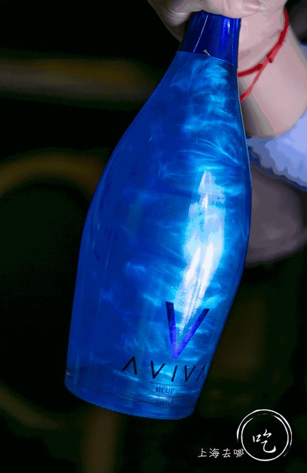 这家店靠一块INS美食博主的星空蛋糕,就把少女心秒成渣渣!涂红唇就打折,男生涂折更低!