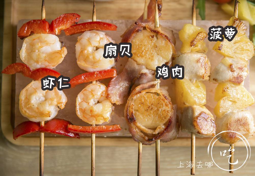 这家店靠一块INS美食博主的星空蛋糕,就把少女心秒成渣渣!涂红唇就打折,男生涂折更低!