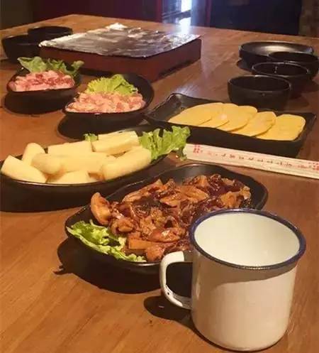 2号线地铁好吃的东西,顺着地铁2号线有哪些好玩的地方