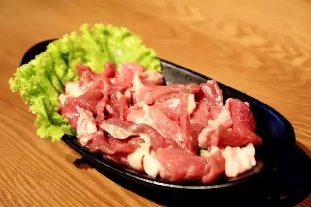 2号线地铁好吃的东西,顺着地铁2号线有哪些好玩的地方