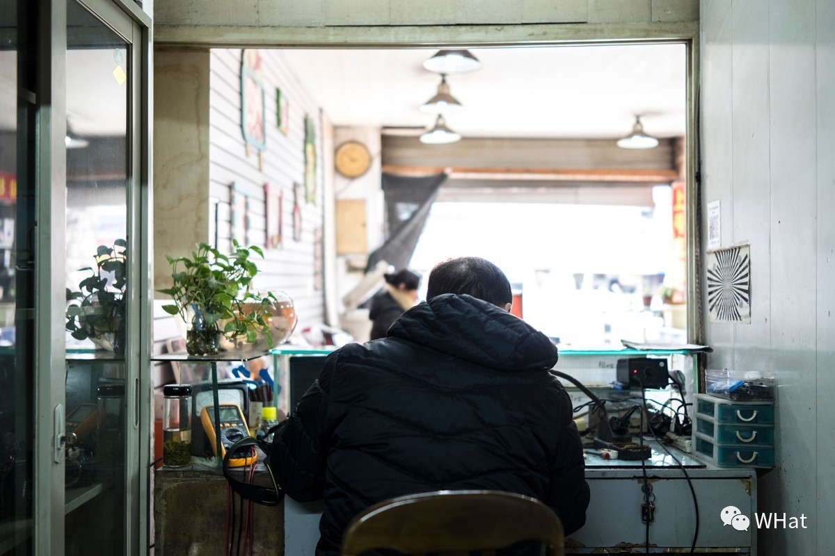 铜人像里藏着修相机的头牌师傅，33年的坚守积累千金不换的口碑