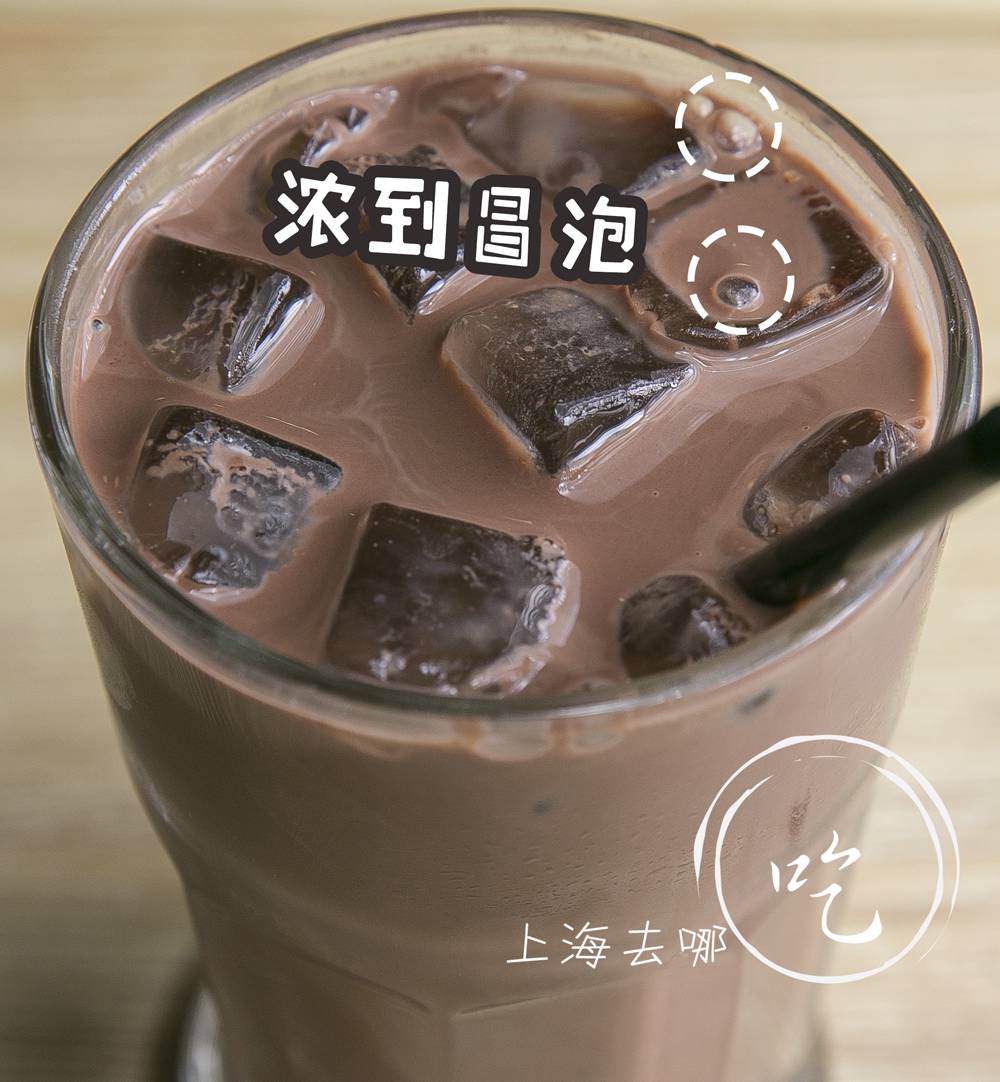 这家店靠一块INS美食博主的星空蛋糕,就把少女心秒成渣渣!涂红唇就打折,男生涂折更低!