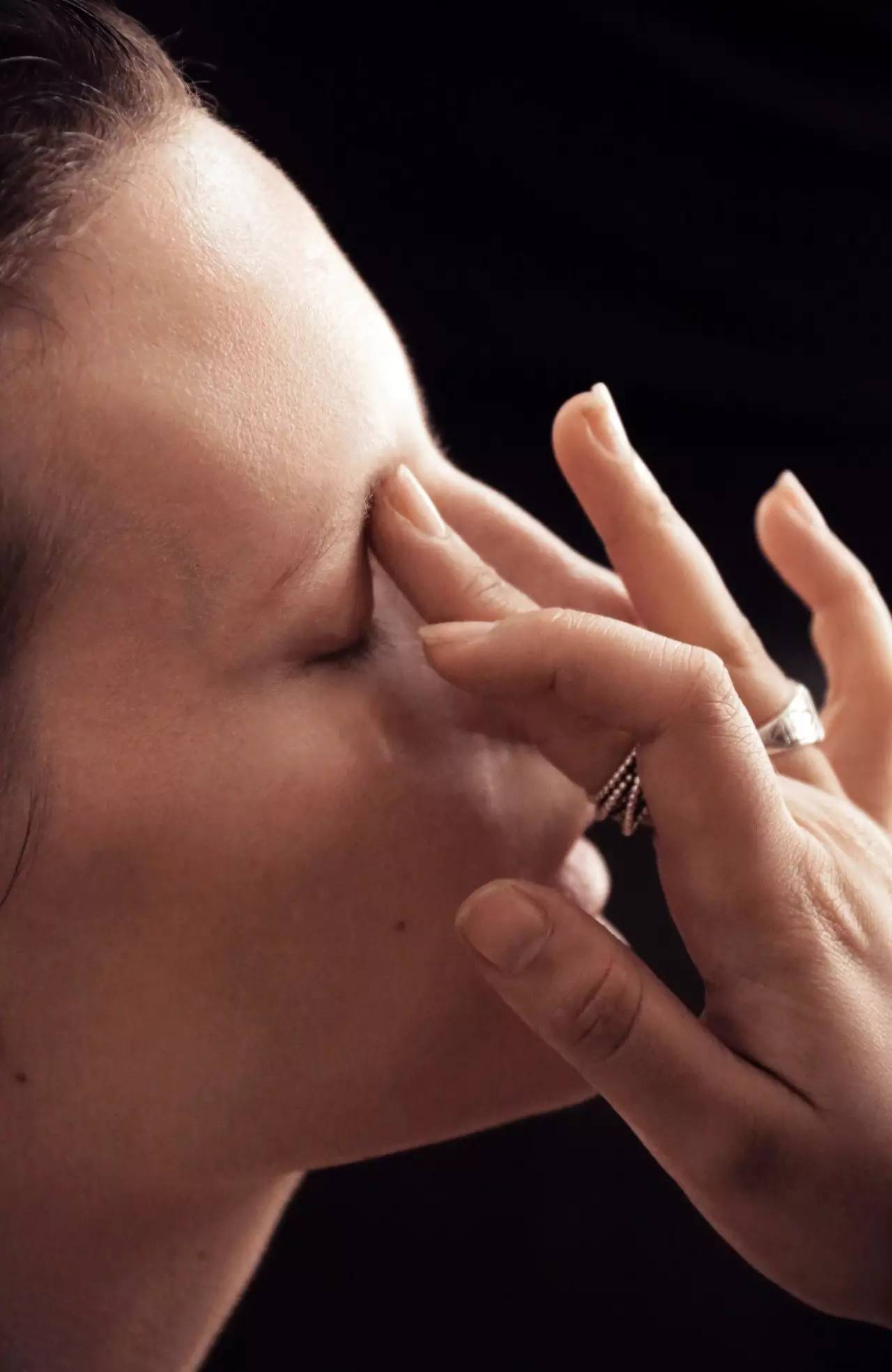 热搜中周冬雨用的什么色号口红,周冬雨同款兰蔻口红色号特别艳的