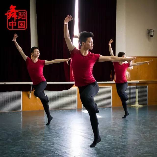 古典舞基本功16个动作背影,古典舞完整版3分钟有基本功