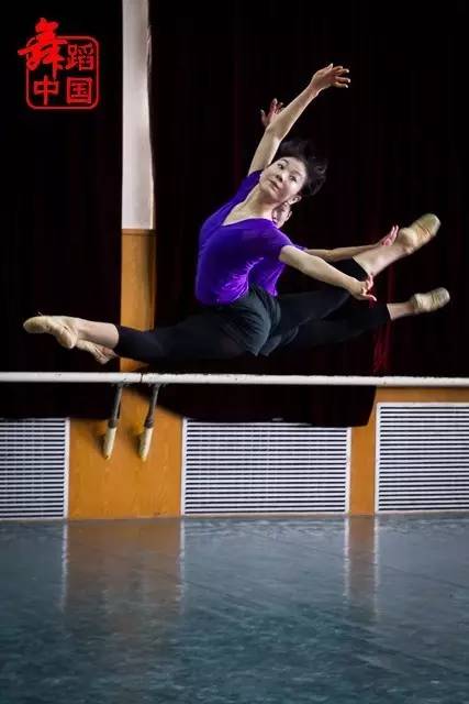 古典舞基本功16个动作背影,古典舞完整版3分钟有基本功