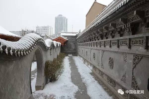 夜游八坊十三巷,雨中的八坊十三巷