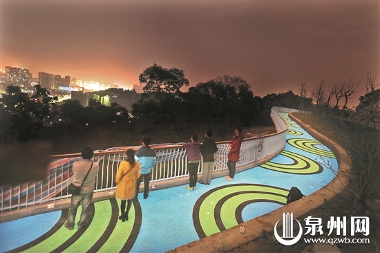 神奇的“夜光漫道”完工夜晚会发光还能“涂鸦”