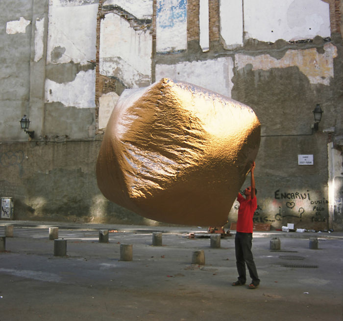 他发明的房子，可以随身放进口袋