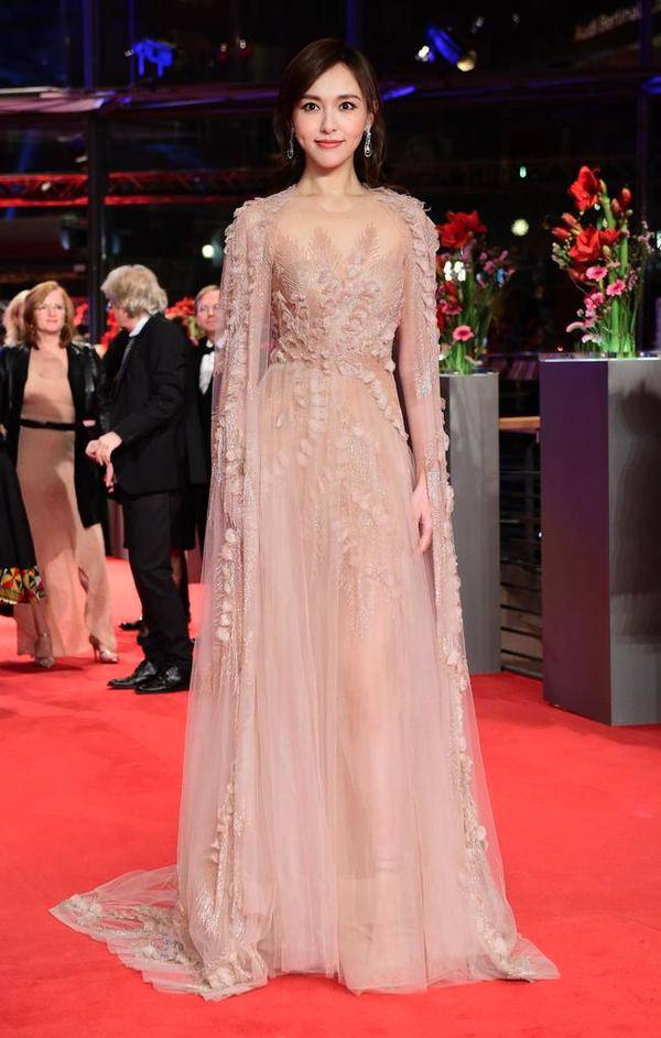 唐嫣早期的写真是真的假的,唐嫣用了什么化妆品