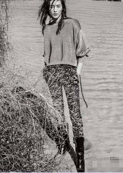 好多人撞衫,刘雯何穗露脐装