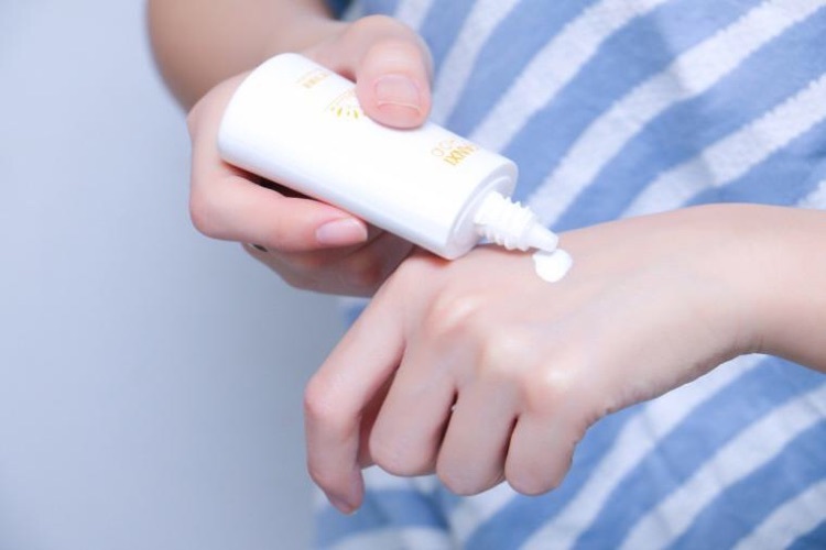 凡茜防晒霜美白,米蓓尔防晒液测评