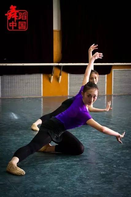 古典舞基本功16个动作背影,古典舞完整版3分钟有基本功