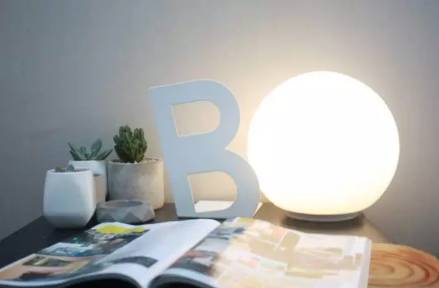 外国小鲜肉只花400元竟然租到了北京二环的房子，然而刚拿到房子的瞬间却差点哭了出来