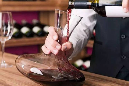 社交场合需注意的八大葡萄酒礼仪,葡萄酒礼仪有什么讲究