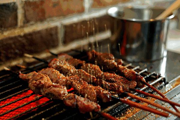 过期的洗发露扔了可惜能干什么用,过期的洗发水可以干嘛用啊