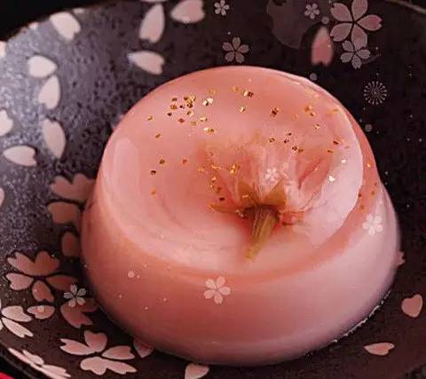 姑娘,我们一起去吃樱花吧!春日24款樱花限定小食已上线!