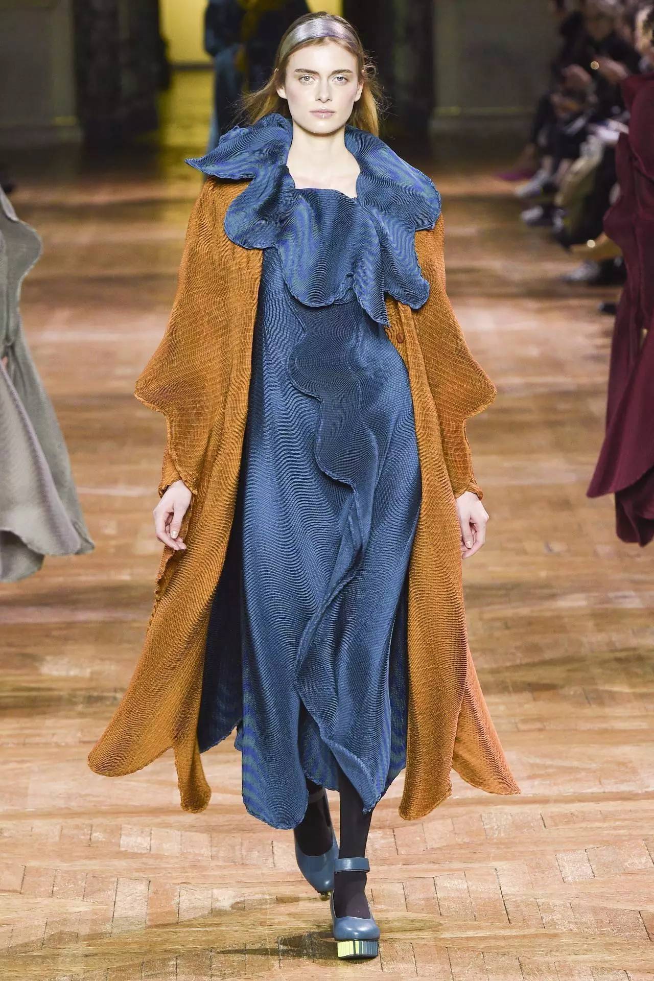 2019巴黎时装周henry专访,日本时装周sacai2018