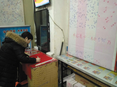 202207双色球中出几注头奖,双色球头奖28注一等奖一人独中