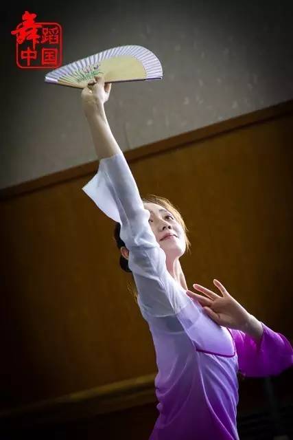 古典舞基本功16个动作背影,古典舞完整版3分钟有基本功