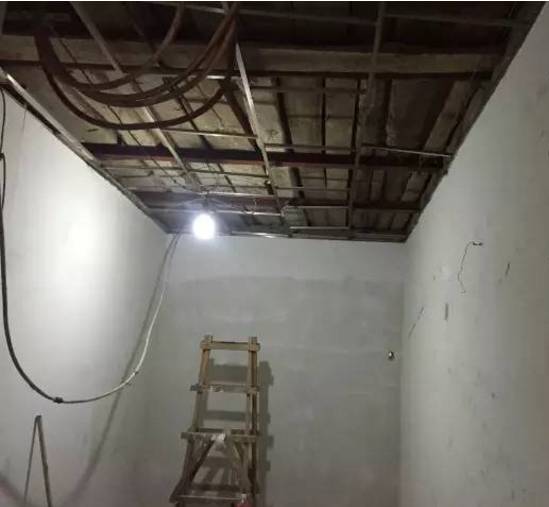 外国小鲜肉只花400元竟然租到了北京二环的房子，然而刚拿到房子的瞬间却差点哭了出来