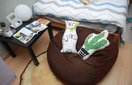 外国小鲜肉只花400元竟然租到了北京二环的房子，然而刚拿到房子的瞬间却差点哭了出来