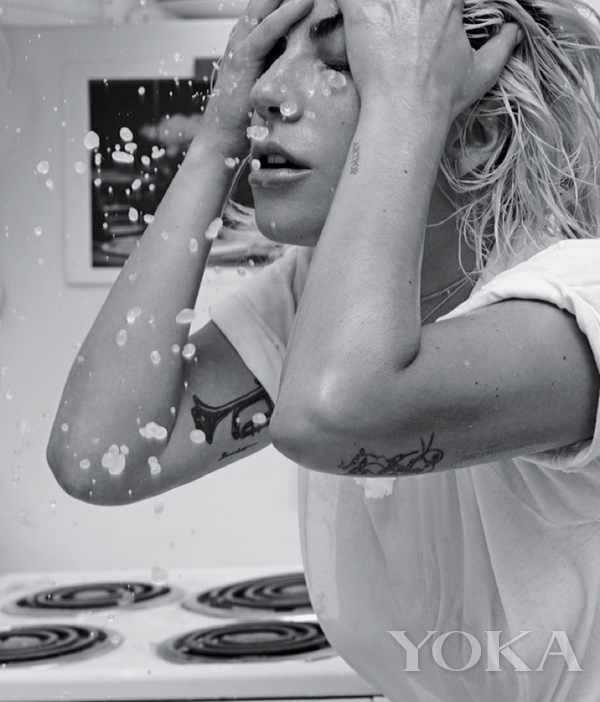 脸部掉皮泛红干燥刺痛用什么药膏,脸上泛红干燥又痒还刺痛还有疙瘩