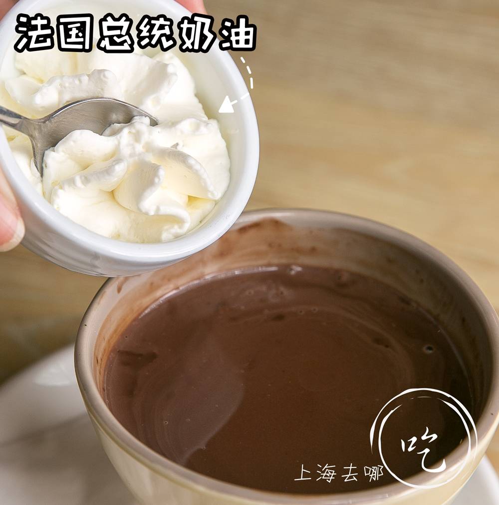 这家店靠一块INS美食博主的星空蛋糕,就把少女心秒成渣渣!涂红唇就打折,男生涂折更低!