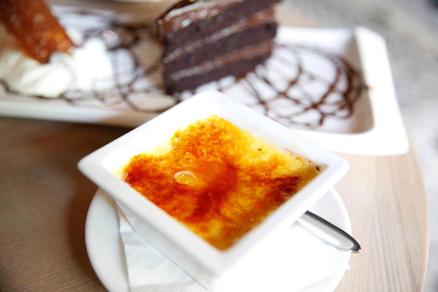 这家店靠一块INS美食博主的星空蛋糕,就把少女心秒成渣渣!涂红唇就打折,男生涂折更低!