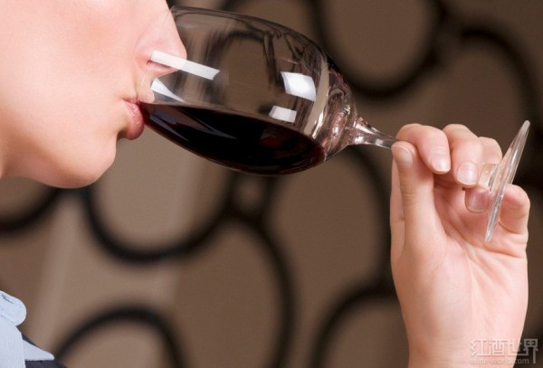 每天一杯葡萄酒,每晚来一杯野生原汁葡萄酒