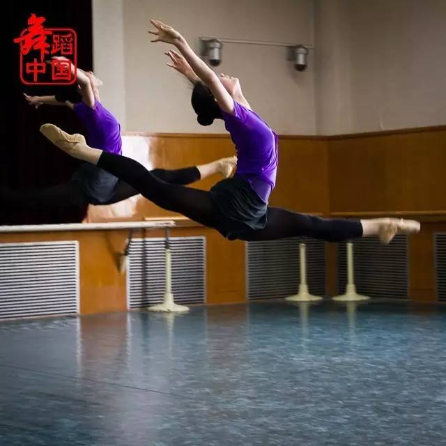 古典舞基本功16个动作背影,古典舞完整版3分钟有基本功