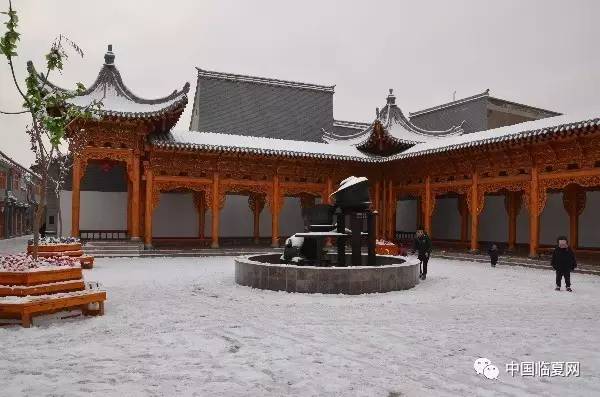 夜游八坊十三巷,雨中的八坊十三巷