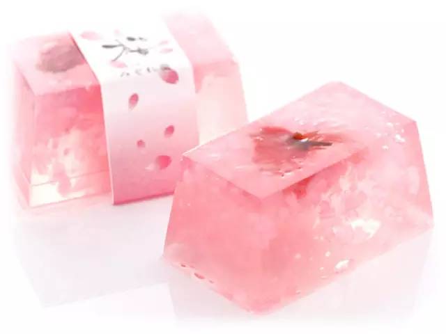 姑娘,我们一起去吃樱花吧!春日24款樱花限定小食已上线!