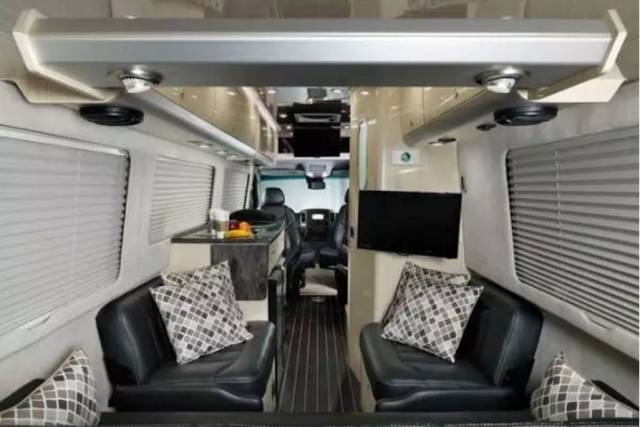 像奔驰凌特的车,奔驰3.0t顶级商务车