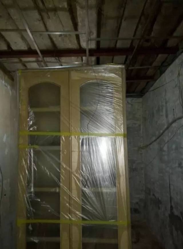 外国小鲜肉只花400元竟然租到了北京二环的房子，然而刚拿到房子的瞬间却差点哭了出来