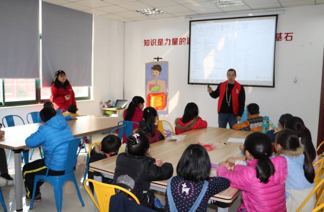 很多好人好事就在我们身边,这些拾金不昧的行为值得点赞