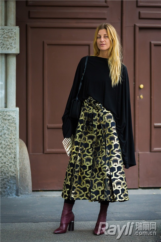 摆脱土气!2017黑底印花时髦更百搭