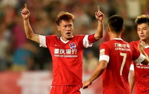 现在中超有哪些年轻球员实力还行,以前在五大联赛踢球的中超球员