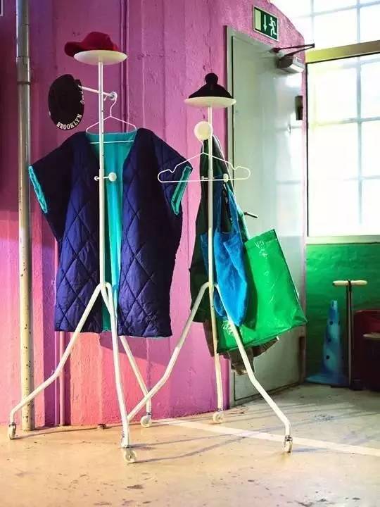 一口气推出了50多款PS新品，宜家彻底放飞了自我！挂到墙上的沙发、自动浇水的花盆……错过等3年