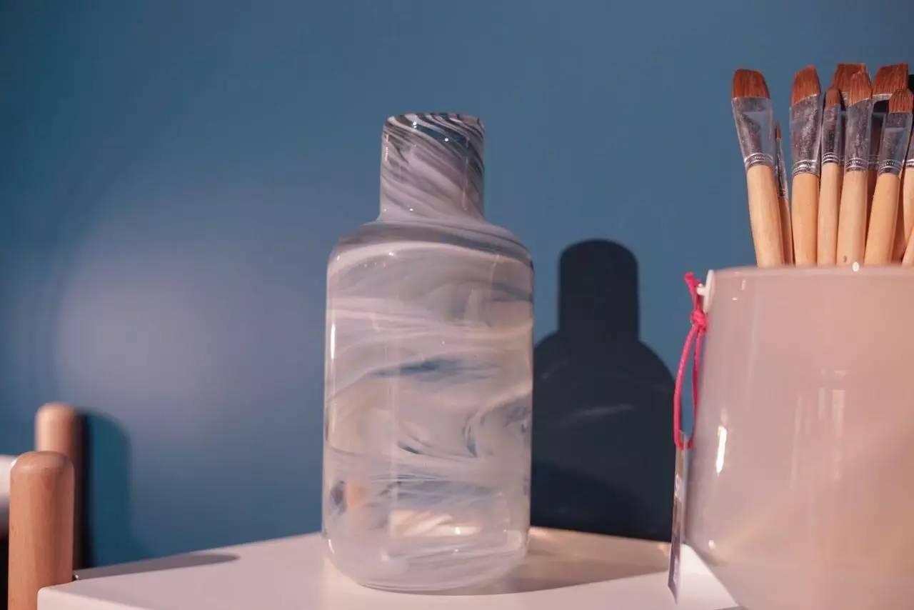 一口气推出了50多款PS新品，宜家彻底放飞了自我！挂到墙上的沙发、自动浇水的花盆……错过等3年