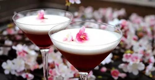 姑娘,我们一起去吃樱花吧!春日24款樱花限定小食已上线!