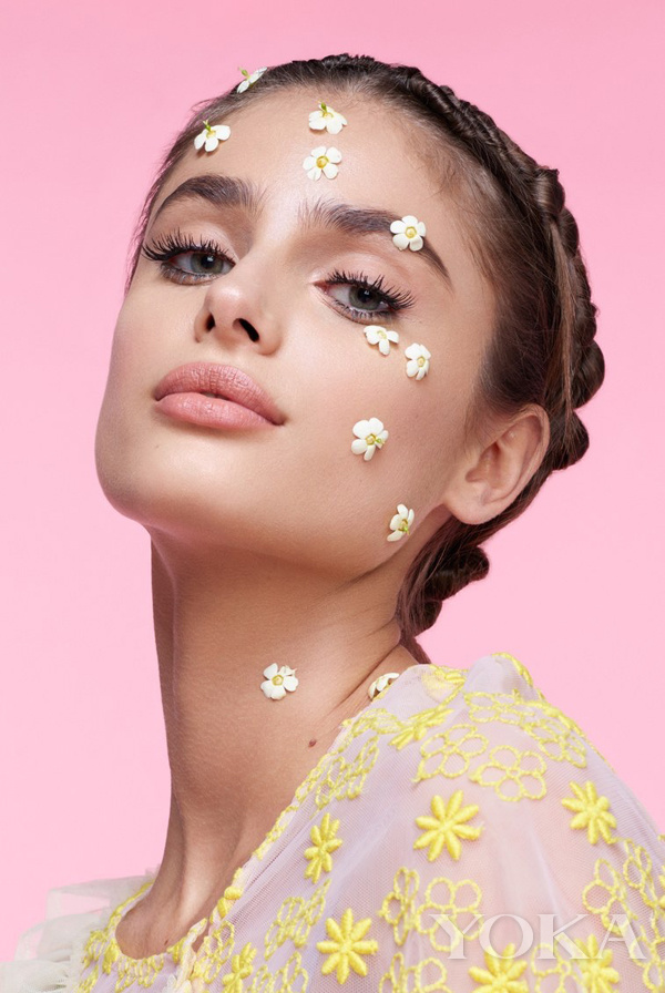 脸部掉皮泛红干燥刺痛用什么药膏,脸上泛红干燥又痒还刺痛还有疙瘩