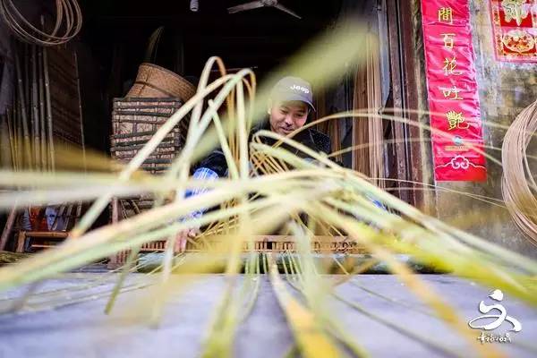 「他们的“江湖”」看点头这双巧手如何玩转竹子!