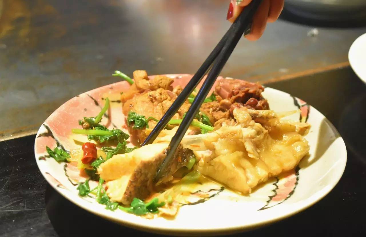 带一个名字里有字母Y的朋友来这家店就送钱！