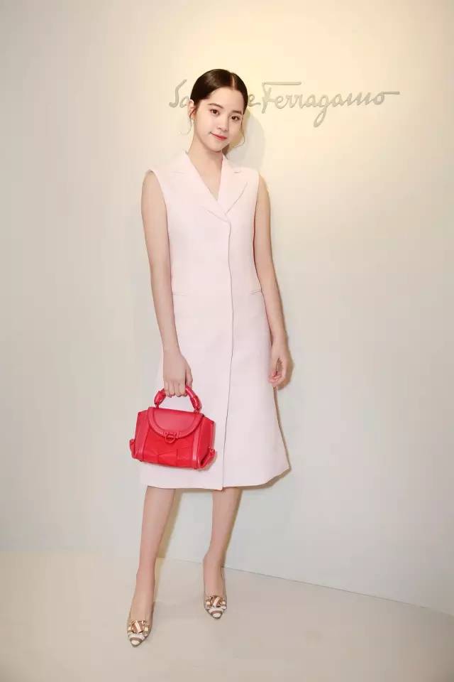 让奥黛丽·赫本钟情的Ferragamo,也让何穗爱不释手!