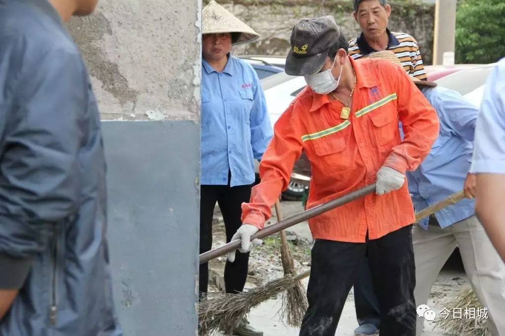 很多好人好事就在我们身边,这些拾金不昧的行为值得点赞