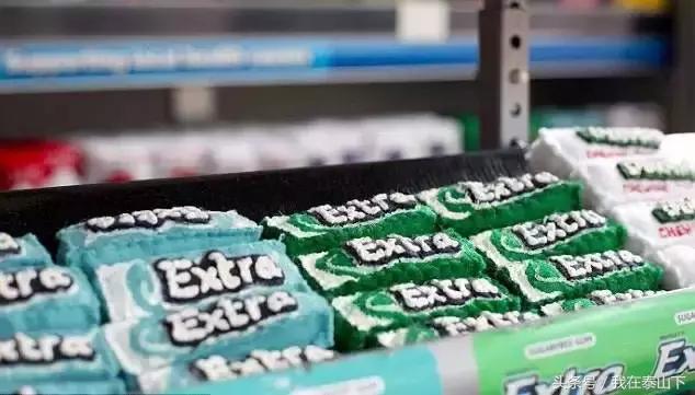 英国姑娘专门卖“假货”(针织品)的便利店