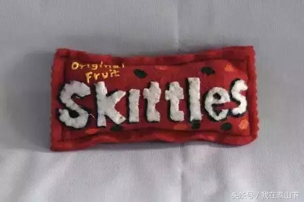 英国姑娘专门卖“假货”(针织品)的便利店