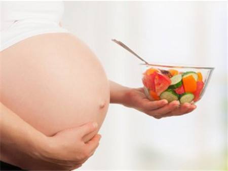 孕妈妈怀孕准爸爸孕吐,准爸妈在孕期注意什么事项