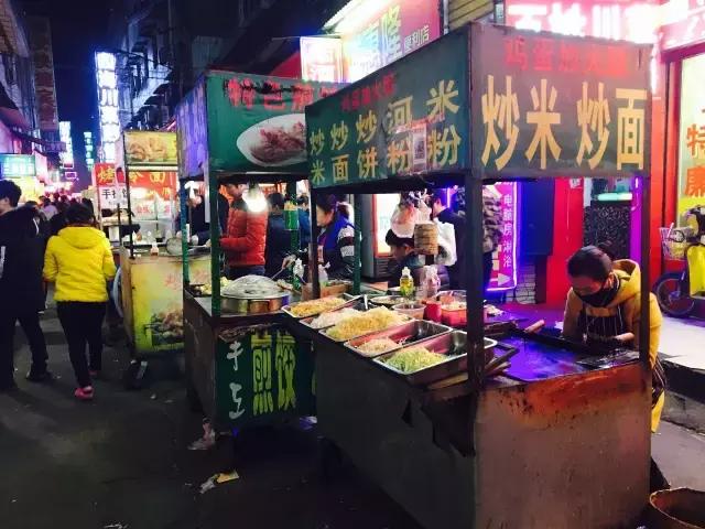 每一个与鱼化寨国际有染的人,都曾对这个小香港有难以言表的热忱