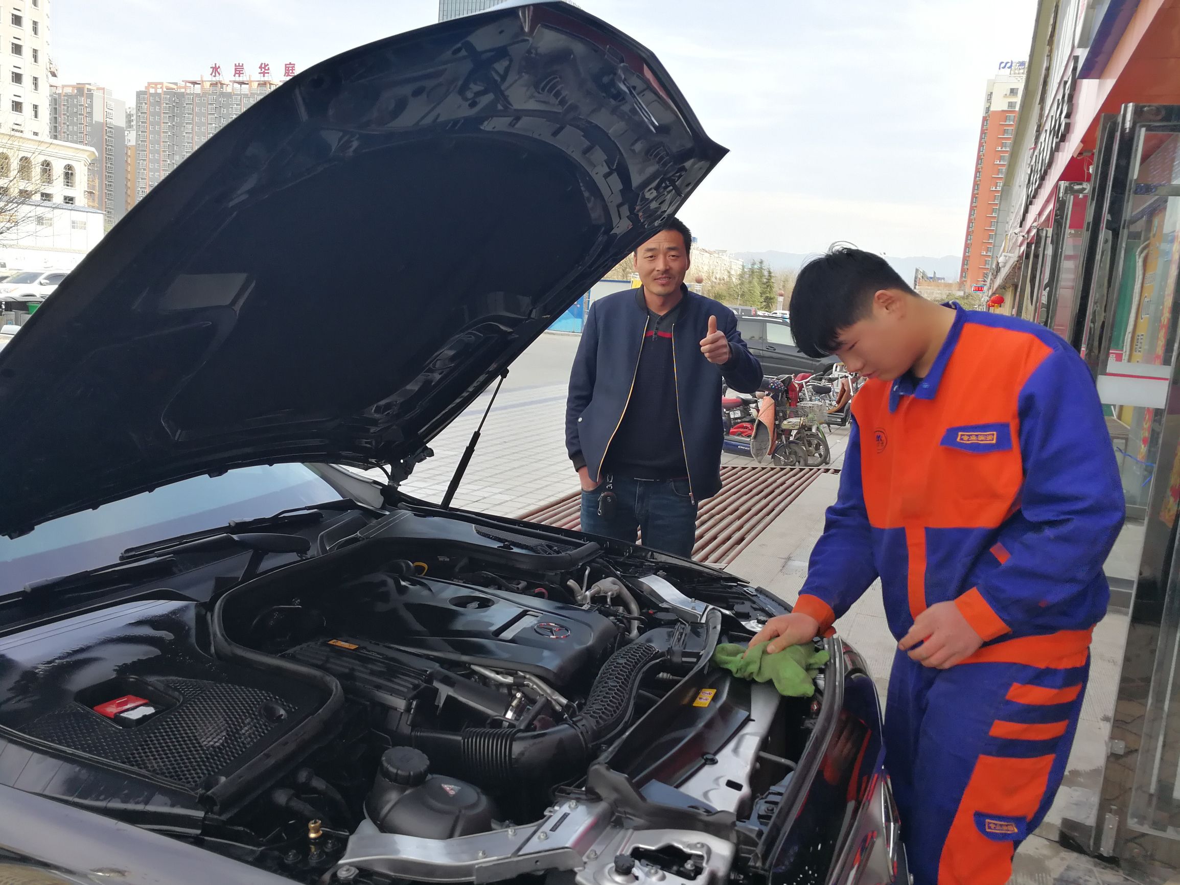 到底要不要在4s店保养车,今天去4s店保养车